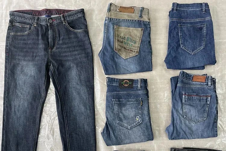 Color matching of men's jeans